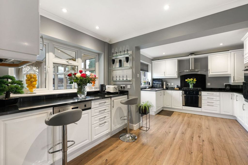 Property photo 3 of 24