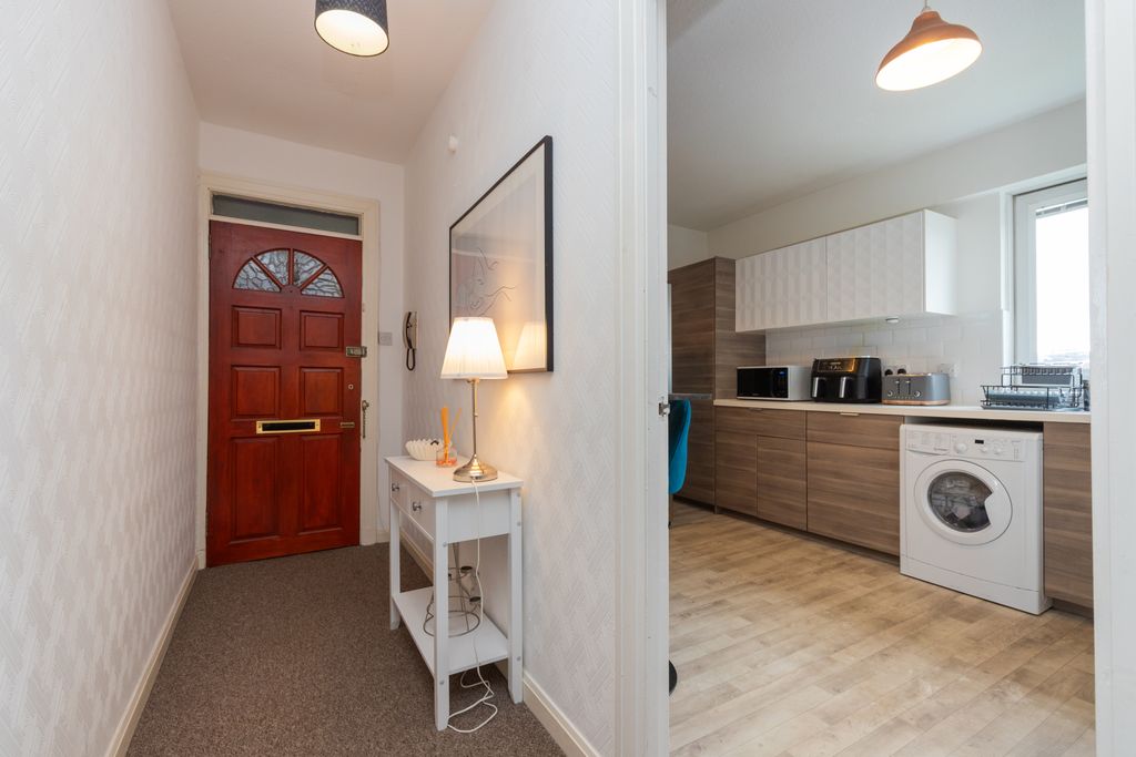 Property photo 2 of 27