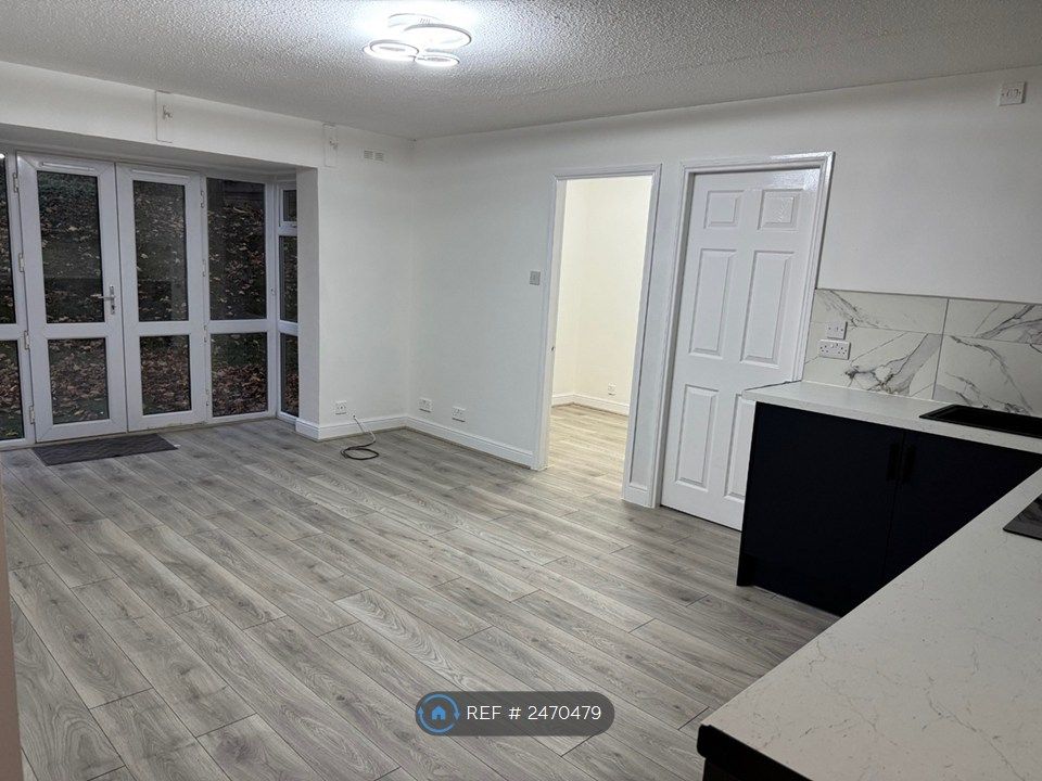 Property photo 2 of 7 Kitchen/Lounge