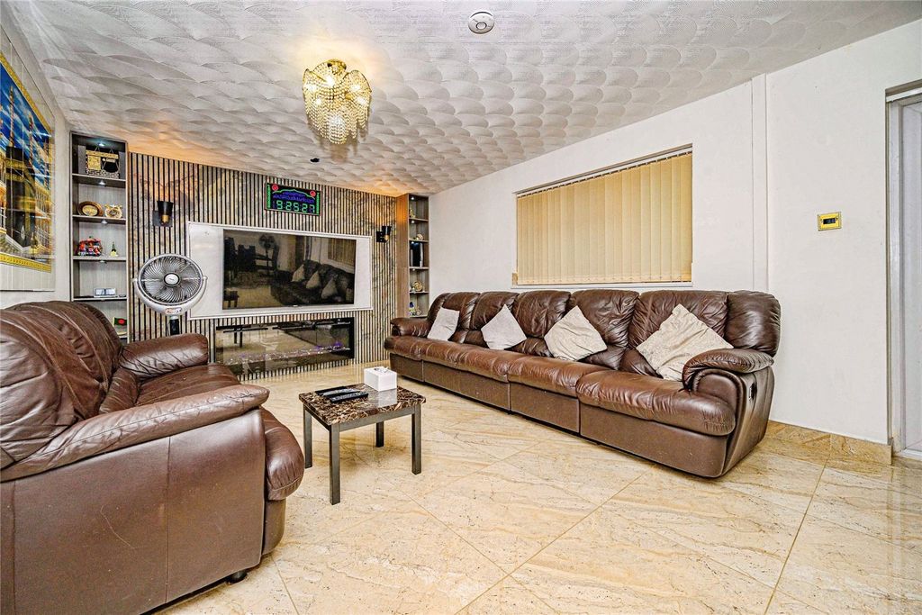 Property photo 2 of 31 Picture No. 13