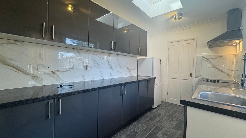 Property photo 1 of 7 Balcony