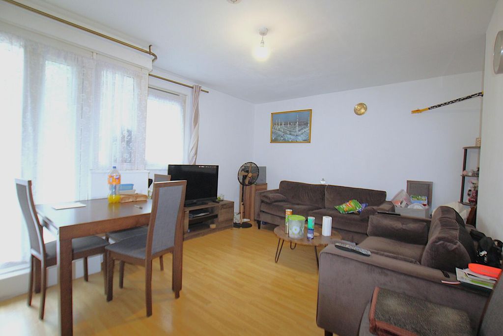 Property photo 1 of 7 Living Room