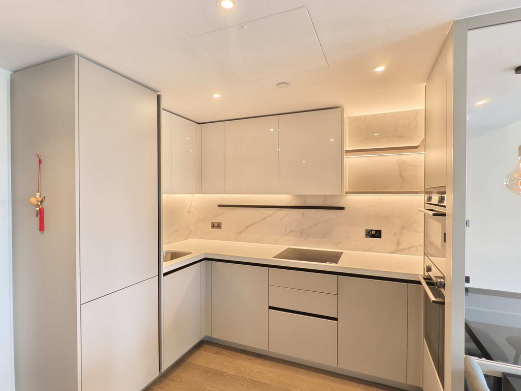 Property photo 3 of 10 Kitchen