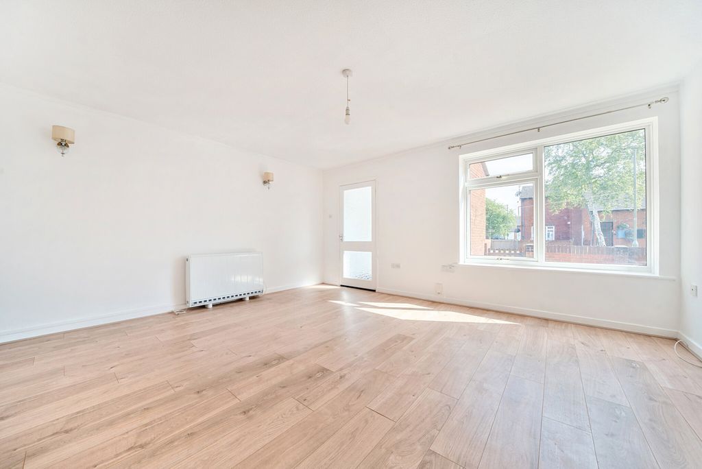 Property photo 3 of 13 1332076-17-688A5B...