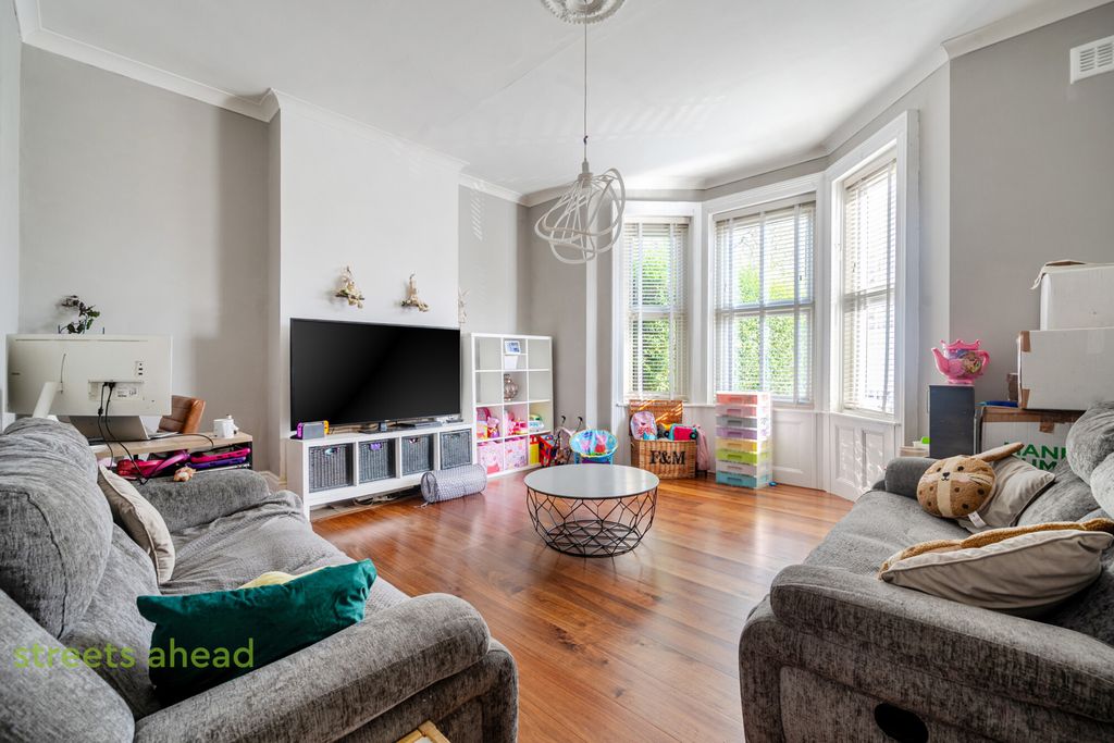 Property photo 2 of 20 A424A0c6-2Bd1-4De...