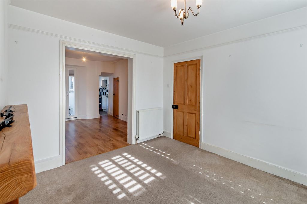 Property photo 3 of 15 8657506-Interior16-800.Jpg