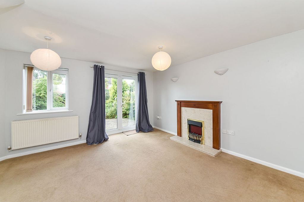 Property photo 3 of 8 Lounge