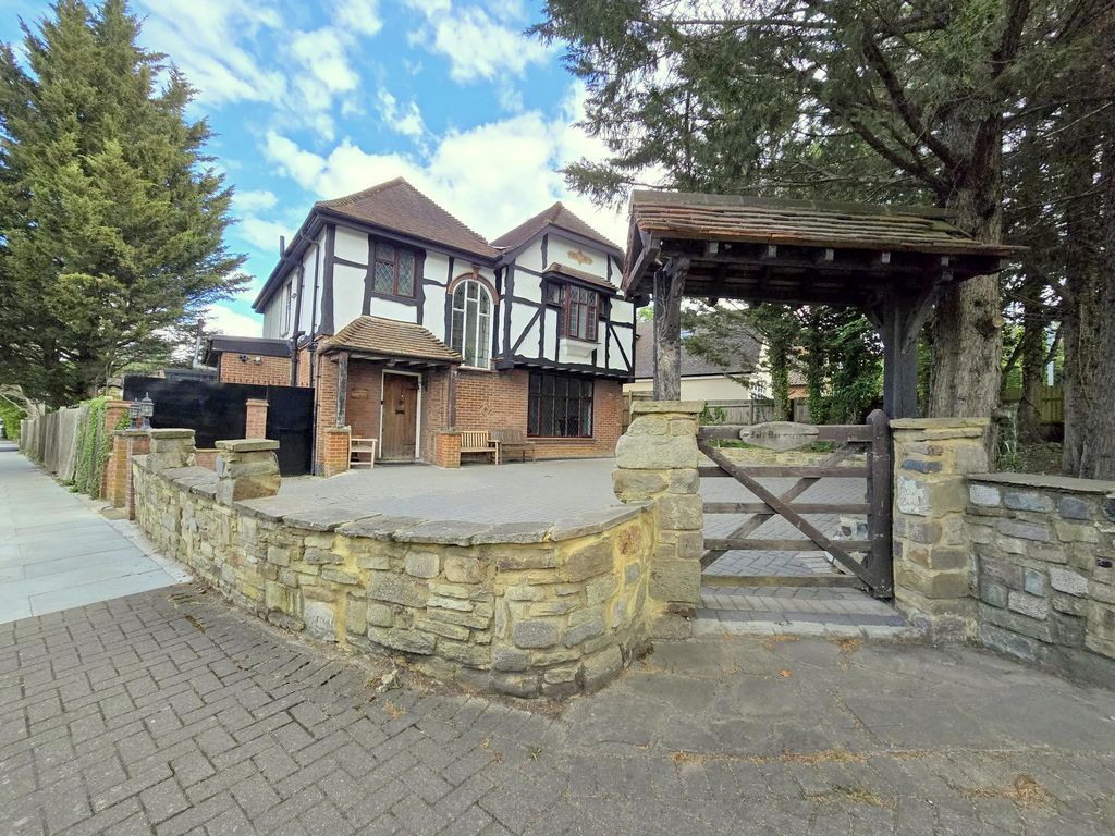 Property photo 1 of 16 Photo 13