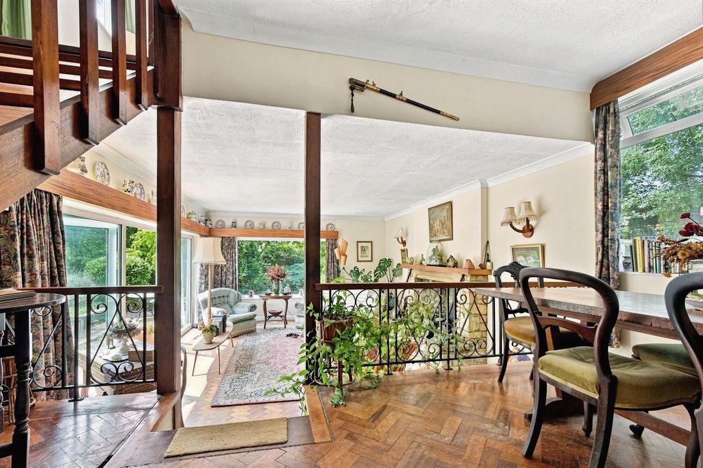 Property photo 2 of 34