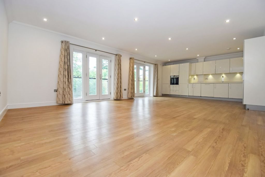 Property photo 2 of 15 Living/Kitchen