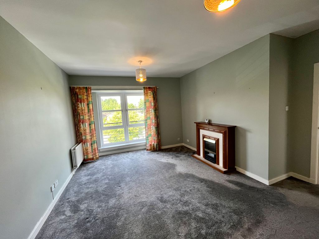 Property photo 2 of 8 Lr