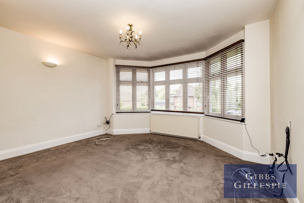 Property photo 2 of 10 3