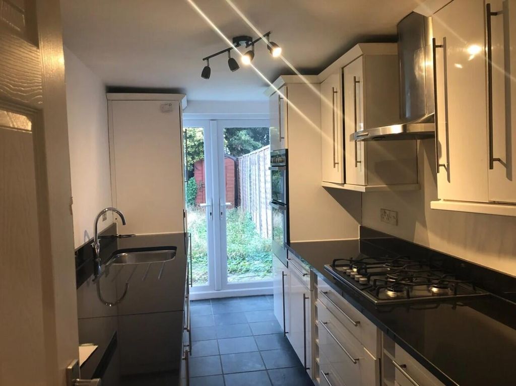 Property photo 1 of 7 Kitchen