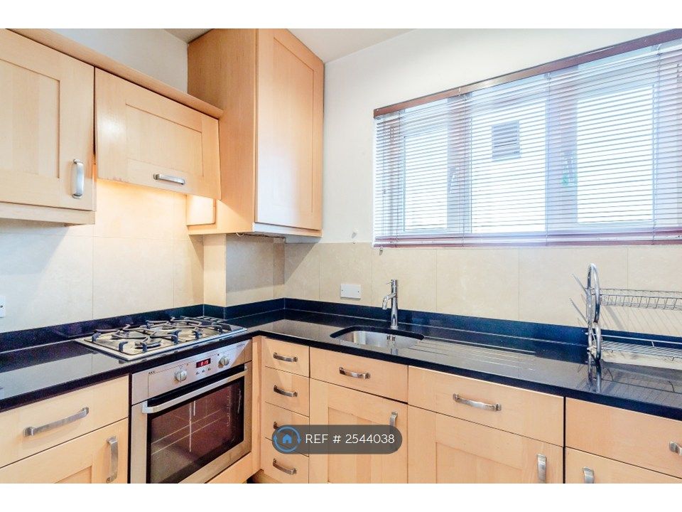 Property photo 2 of 6 Kitchen