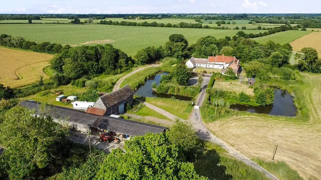 Property photo 3 of 23 Westhorpe Hall