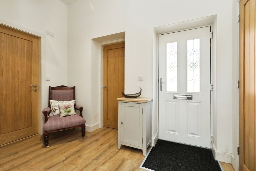 Property photo 3 of 25