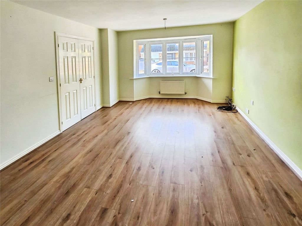 Property photo 2 of 15 Lounge