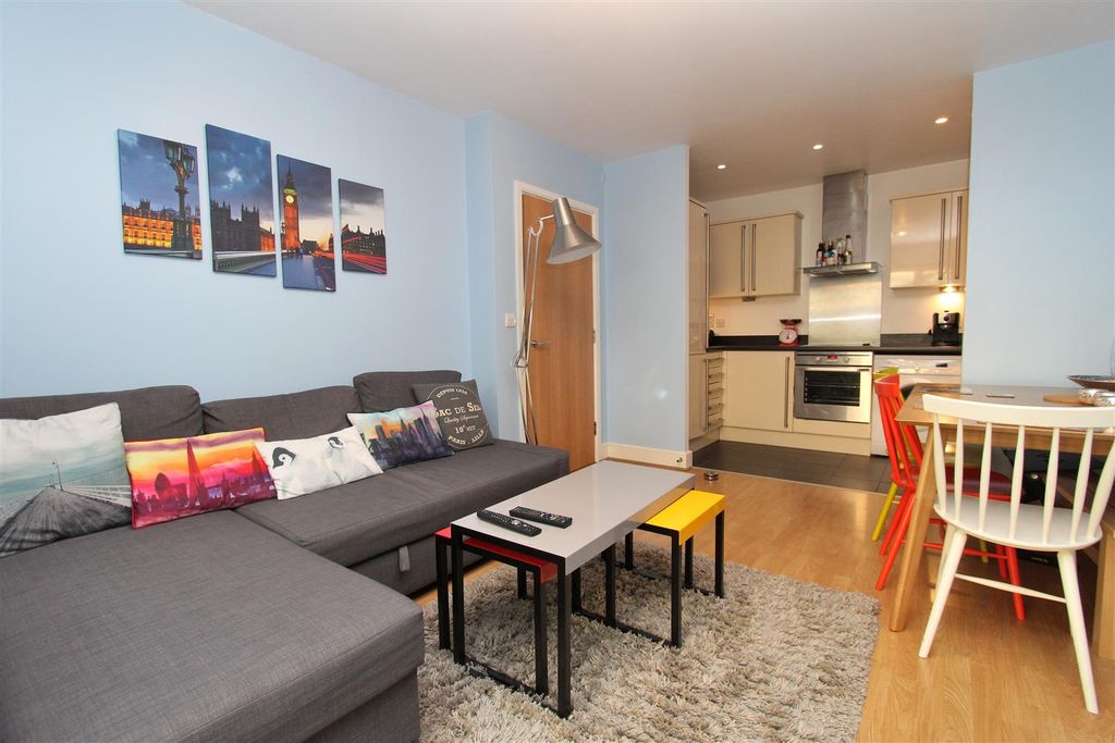 Property photo 1 of 6 Padstone House.Jpg