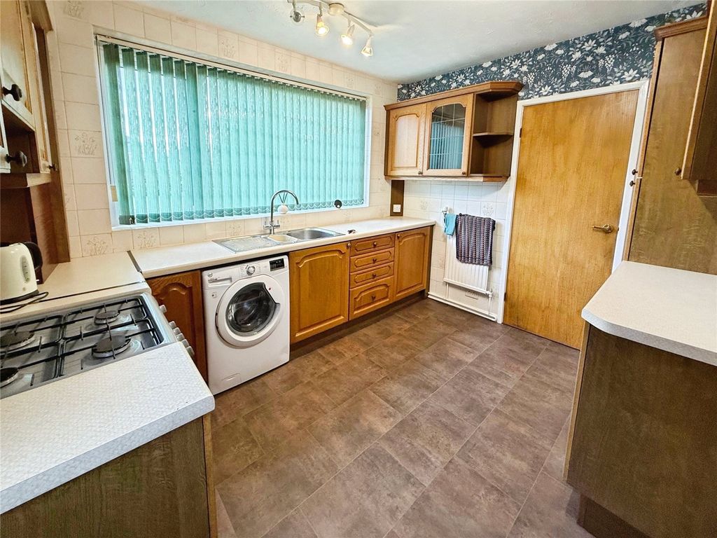 Property photo 3 of 19 Kitchen