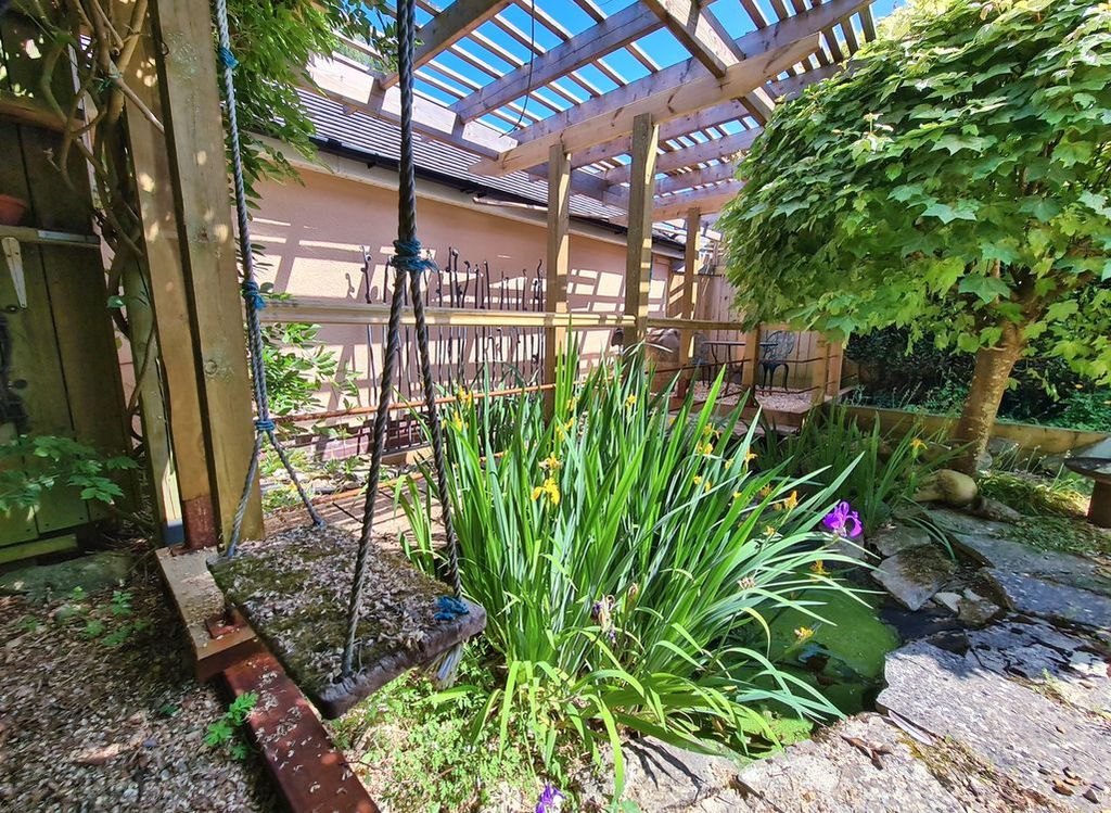 Property photo 3 of 27