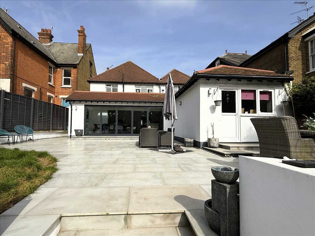 Property photo 2 of 31