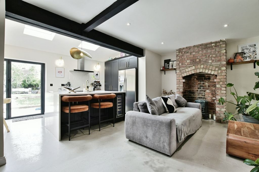 Property photo 3 of 17 Pbox-Img.Jpg