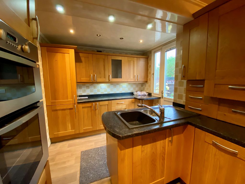 Property photo 3 of 10 4