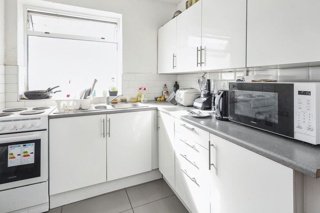 Property photo 2 of 25