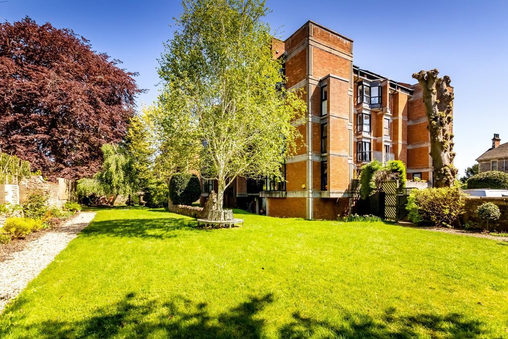 Property photo 1 of 15 External &amp; Communal Garden