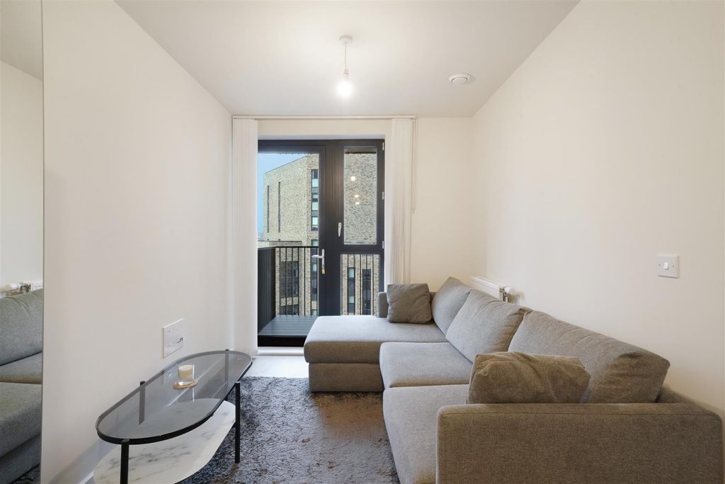 Property photo 2 of 16 Flat 123, 581 North End Road - Fymfhpwn8Kwv5Mbidvn