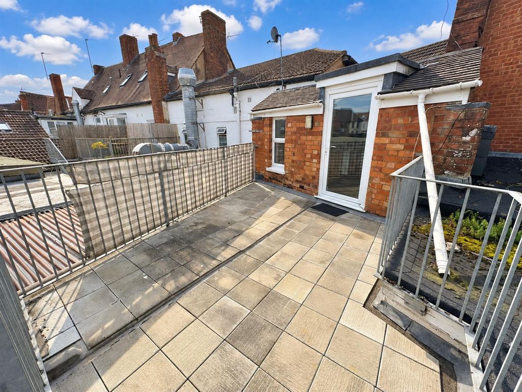 Property photo 1 of 12 Entrance