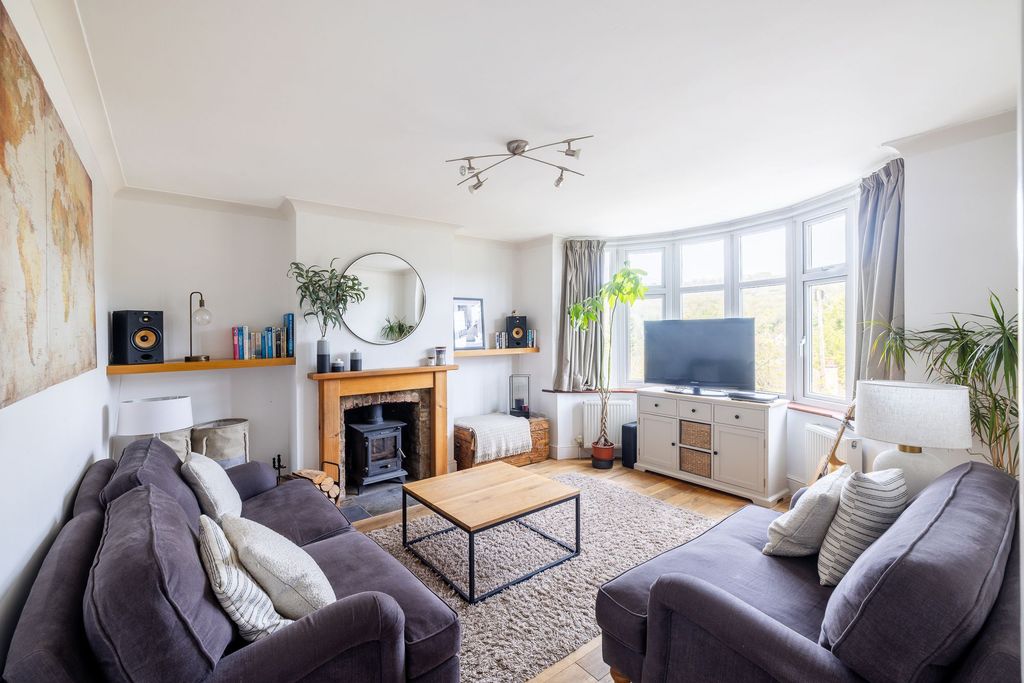 Property photo 2 of 21