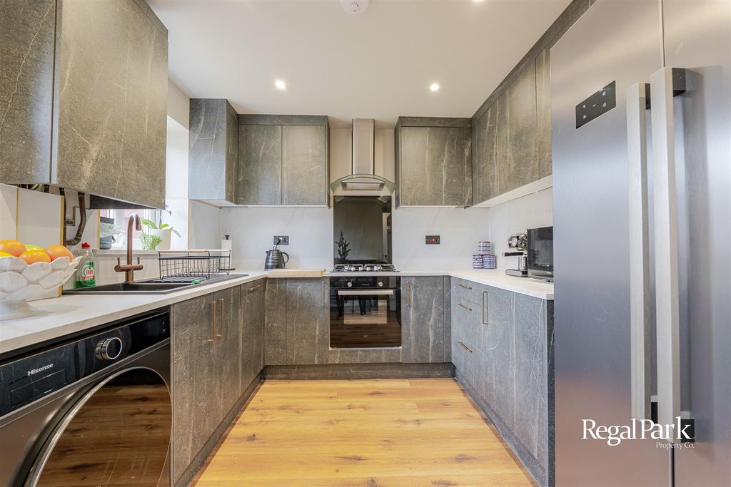 Property photo 2 of 20 Kitchen/Dining Room