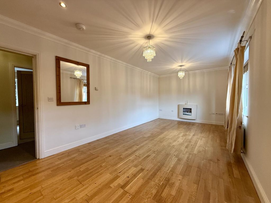 Property photo 1 of 15 Living Room