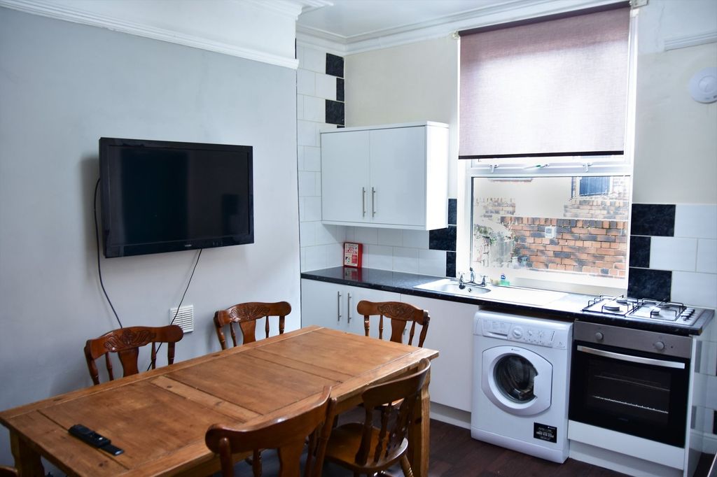 Property photo 1 of 6 A Bright, Functional Kitchen Featuring A Washing m...