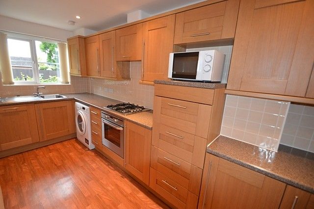Property photo 3 of 10 Kitchen