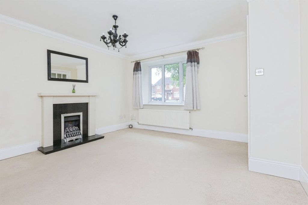 Property photo 2 of 10 Living Room