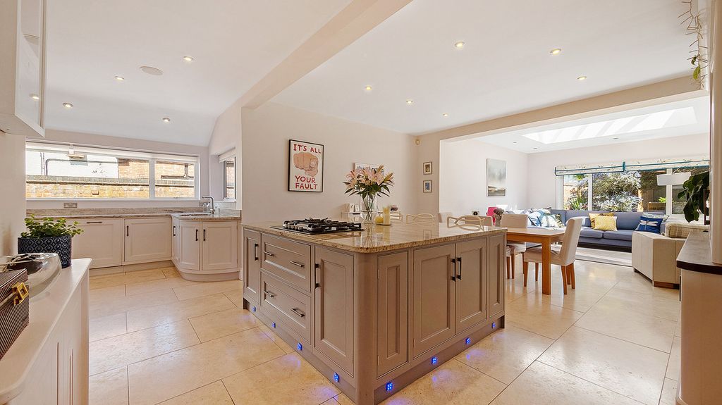 Property photo 1 of 37