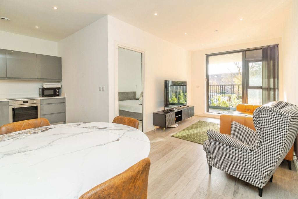 Property photo 2 of 17 Photo