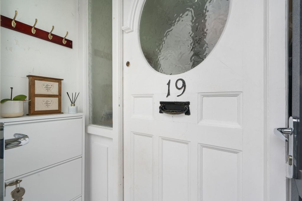 Property photo 2 of 26