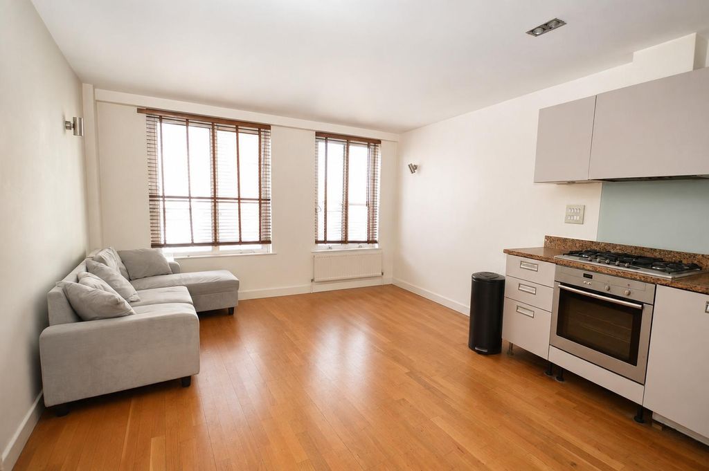 Property photo 1 of 5 1 Double Bedroom Apartment To Rent