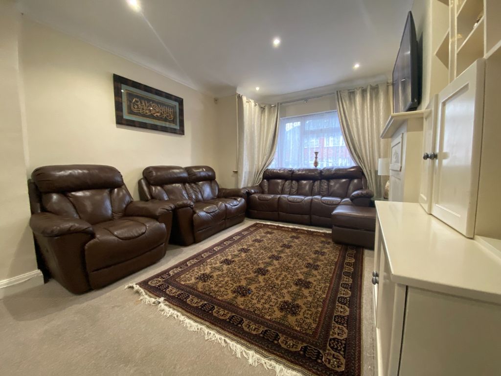 Property photo 2 of 13 4912332