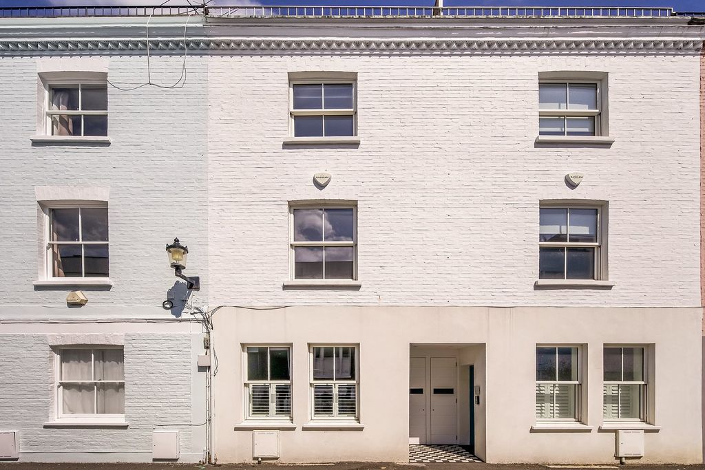 Property photo 1 of 20 30 Redfield Lane (1)