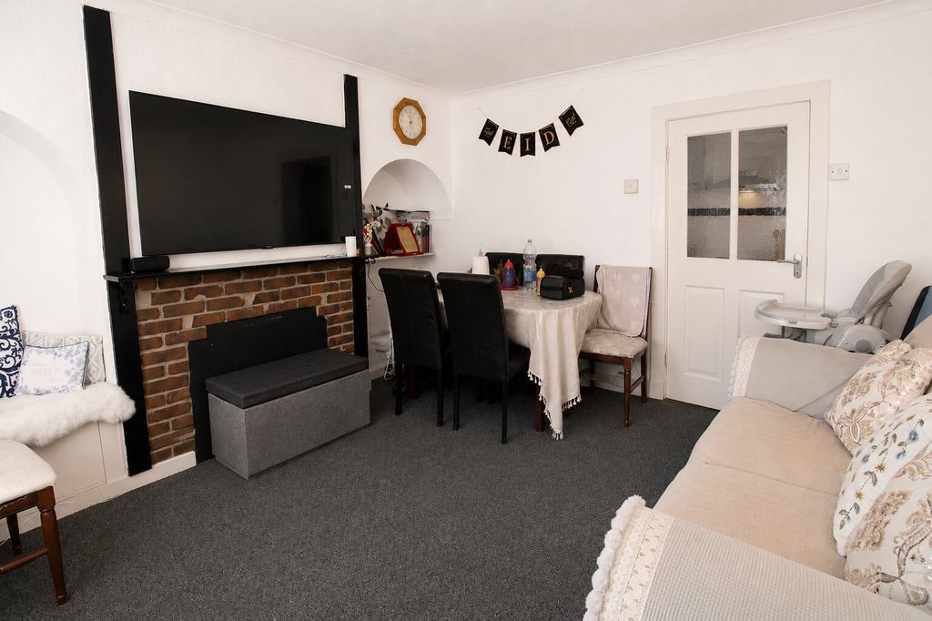 Property photo 2 of 5