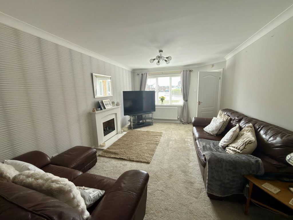 Property photo 2 of 7 Lounge/Dining Room