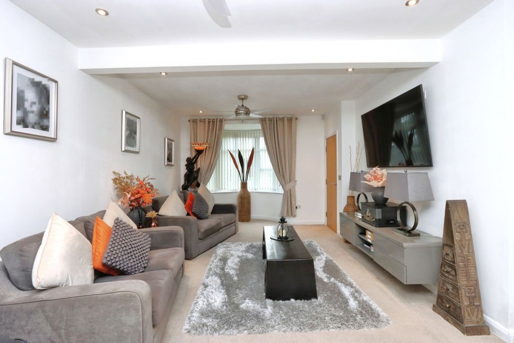 Property photo 3 of 31 Pbox-Img.Jpg