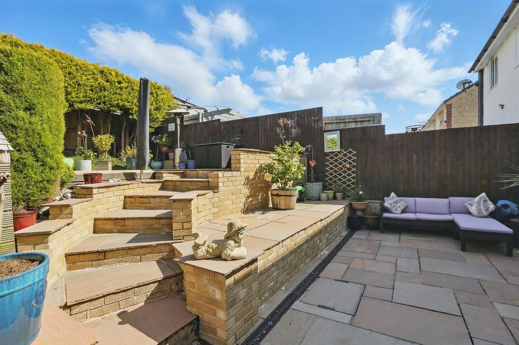 Property photo 2 of 27