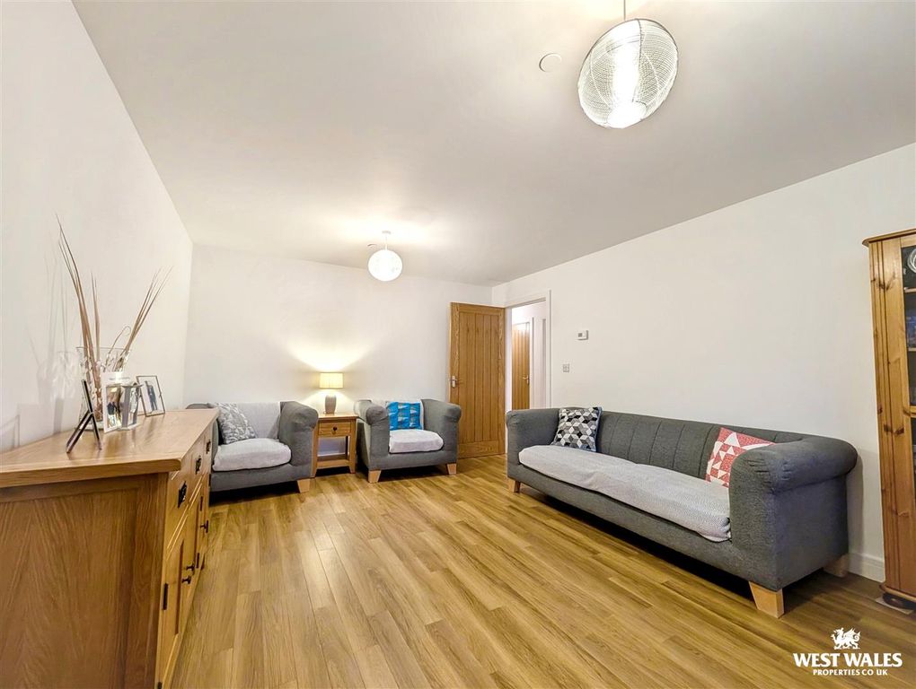 Property photo 3 of 20 1000144024.Jpg