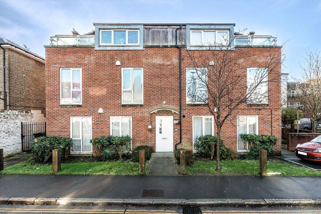 Property photo 1 of 8