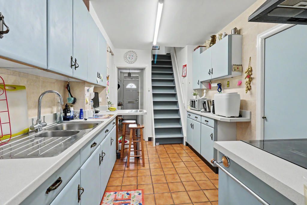 Property photo 3 of 19 Fitted Kitchen